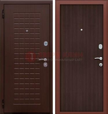 Коричневая металлическая дверь с МДФ ДМ-78 в квартиру в Климовске
