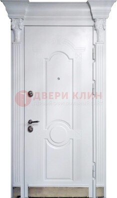 Белая металлическая дверь с массивом дуба для дома ДМД-59 в Климовске