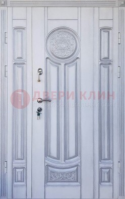 Белая двухстворчатая дверь с массивом дуба ДМД-72 в Климовске