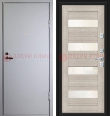 Белая железная дверь с порошковым напылением и стеклом ДП-308 в Климовске