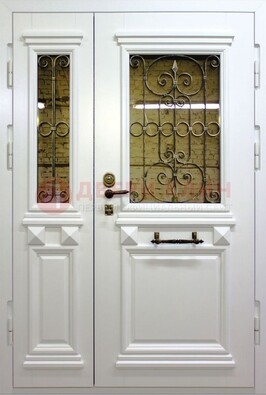 Белая парадная металлическая дверь со стеклом и ковкой ДПР-83 в Климовске