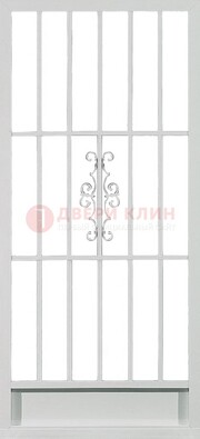 Белая стальная решетчатая дверь с ковкой ДР-35 в Климовске