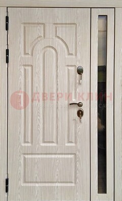 Белая металлическая дверь со стеклом ДС-68 в Климовске