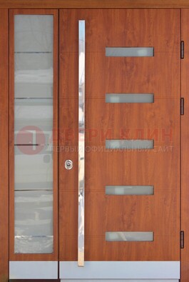 Коричневая металлическая дверь со стеклом ДС-72 в Климовске