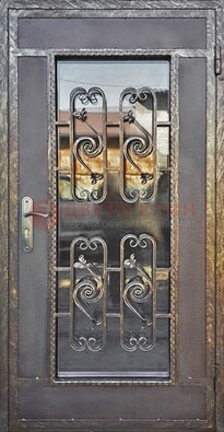 Коричневая наружная дверь порошок со стеклом и ковкой ДСК-160 в Климовске