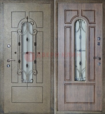 Внешняя стальная дверь со стеклом и ковкой зеленой ДСК-22 в Красноармейске