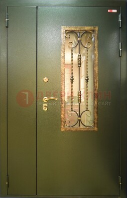 Стальная дверь со стеклом и ковкой ДСК-29 для квартиры в Сергиевом Посаде