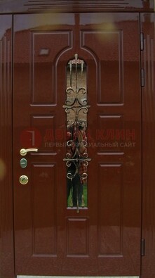 Красивая металлическая дверь со стеклом и ковкой ДСК-33 в Климовске