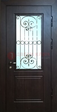 Железная дверь со стеклом и ковкой ДСК-65 для общественных зданий в Волжском