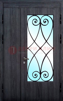 Стальная дверь со стеклом и ковкой ДСК-69 в деревянный дом в Климовске