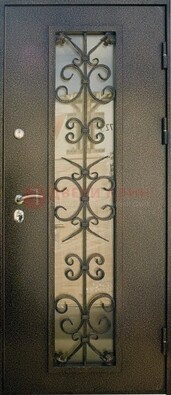 Входная дверь Дверь со стеклом и ковкой черного цвета ДСК-76 для веранды в Климовске