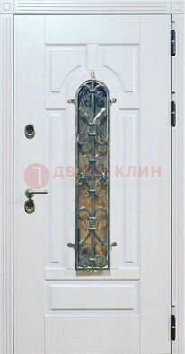 Белая остекленная металлическая дверь с ковкой ДСК-98 в Климовске