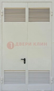 Белая металлическая техническая дверь с вентиляционной решеткой ДТ-6 в Климовске