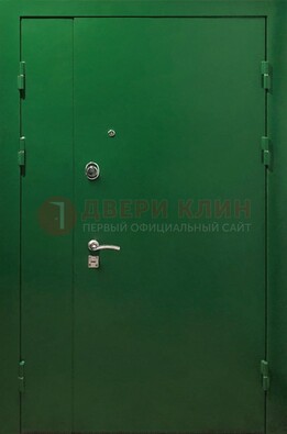 Зеленая распашная тамбурная дверь Порошок ДТМ-47 в Климовске