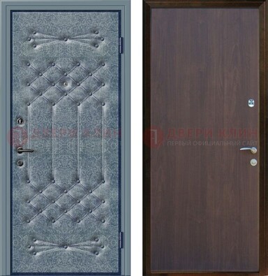 Серая металлическая дверь с винилискожей ДВ-35 в Великом Новгороде