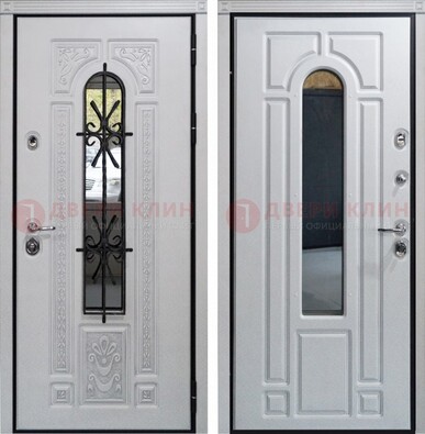 Белая стальная дверь с виноритом и ковкой снаружи ДВТ-197 в Климовске