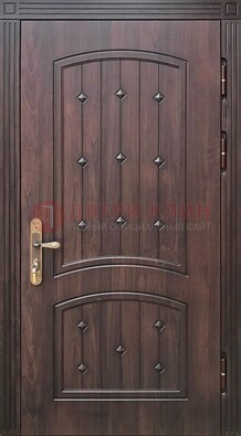 Коричневая уличная дверь с виноритом для дома ДВТ-235 в Климовске