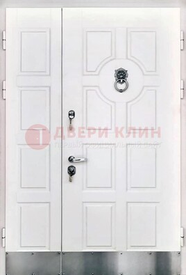 Белая входная дверь с виноритом ДВТ-246 в Оренбурге