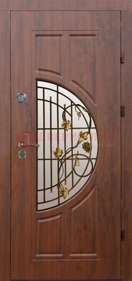 Стальная коричневая дверь с виноритом и ковкой ДВТ-82 в Климовске