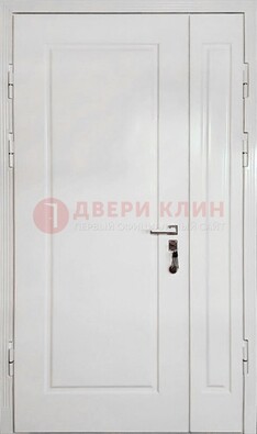 Полуторная металлическая дверь с МДФ в белом цвете ПЛ-24 в Климовске